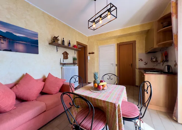 Try On With Balcony Apartment Lezzeno