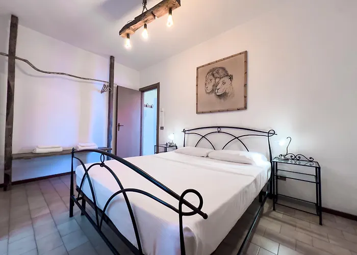 Try On With Balcony Apartment Lezzeno