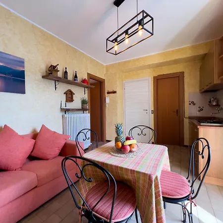 Try On With Balcony Apartman Lezzeno